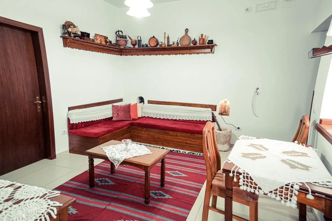 Cico Hostel &Private Room Gjirokastër Hotel