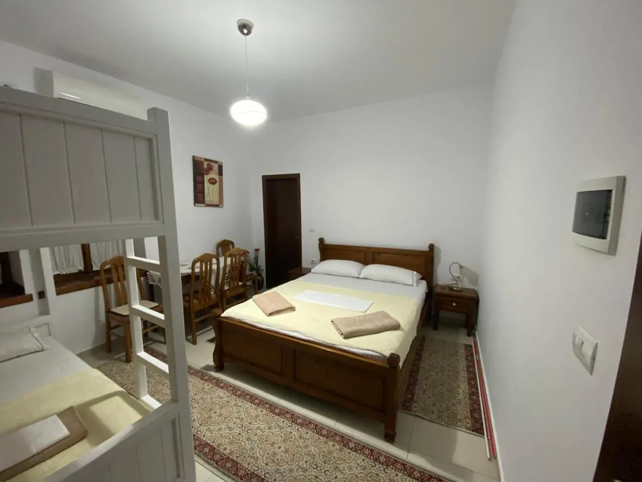 Hotel Cico Hostel &Private Room Gjirokastër
