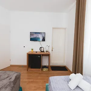 Tier Center 3*, Tirana Albanien