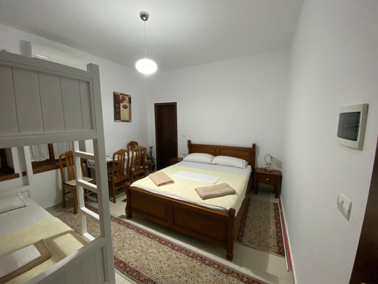 Cico Hostel &Private Room Hotel Gjirokaster, Albania