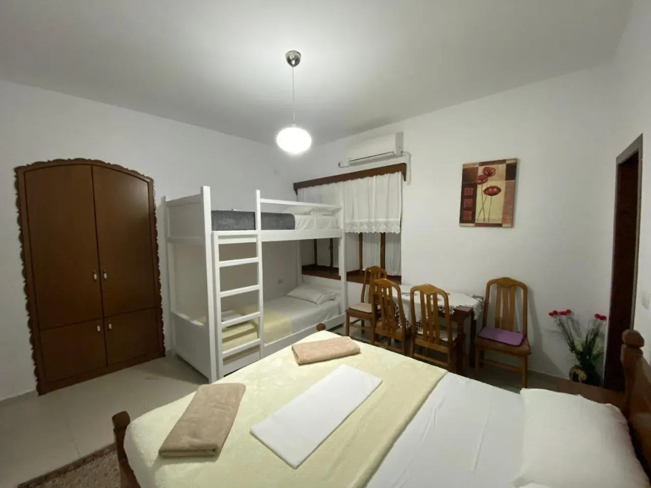 Cico Hostel &Private Room Gjirokaster